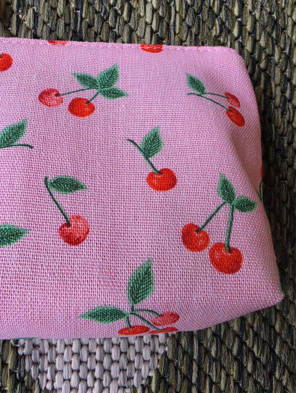 Makeup Bag & Sample Bundle - Picture 6 of 7